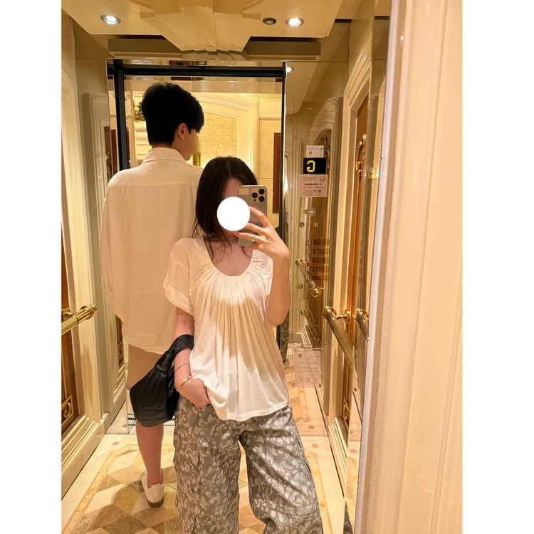 度假风宽松显瘦设计感褶皱U领T恤女夏季新款薄款气质百搭短袖上衣