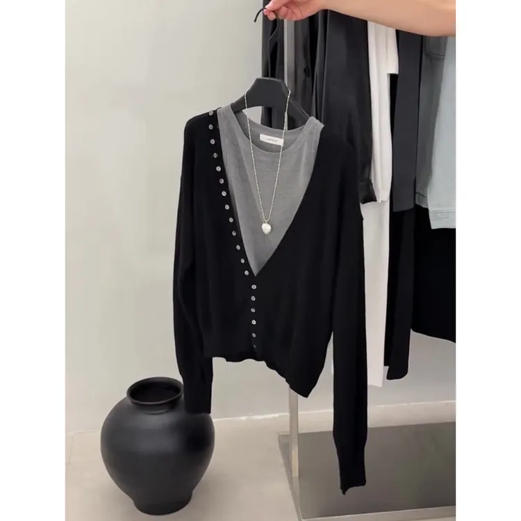 2025秋季新款女大码层次感美学假两件v领针织开衫女毛衣外套上衣