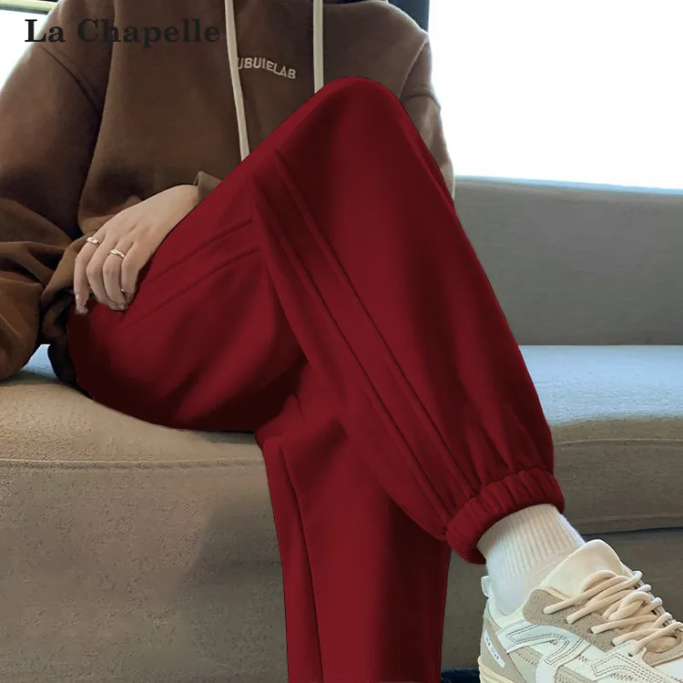 拉夏贝尔本命年酒红卫裤女款爆款2025新款宽松束脚长裤子运动裤X