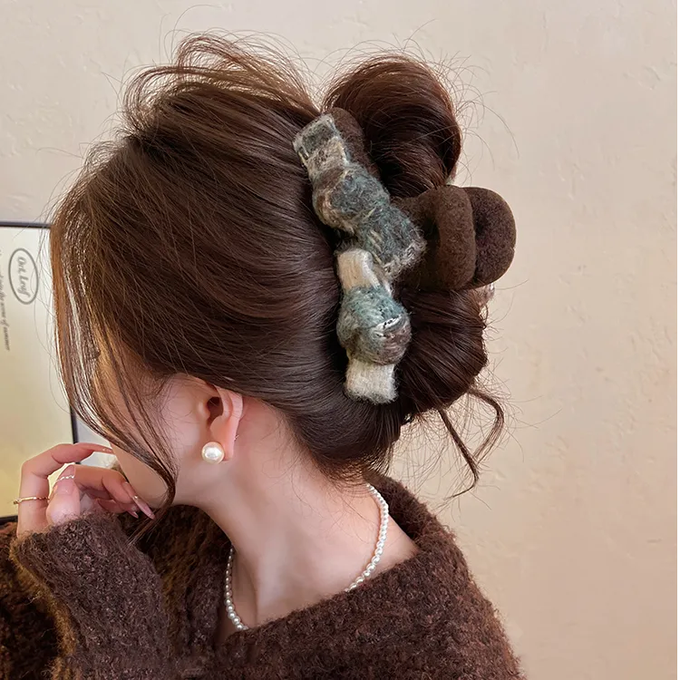 秋冬毛绒蝴蝶结抓夹女高级感大号鲨鱼夹2025新款发饰发量大盘发夹