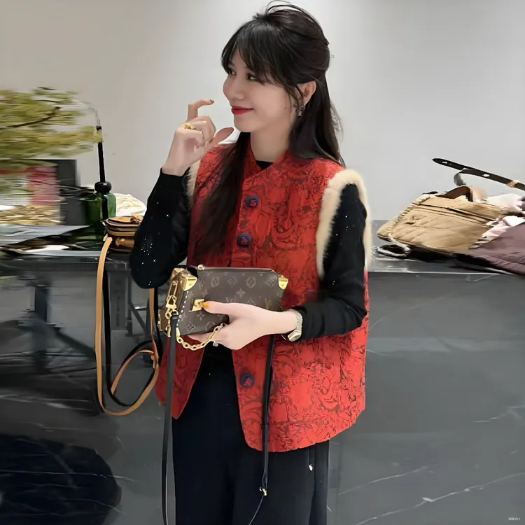 新中式国风浮雕刺绣红色加厚棉马夹女高级感轻奢百搭保暖马甲背心