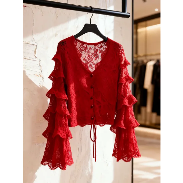 2025轻奢减龄洋气独特设计感小众新年本命年穿搭红色蕾丝上衣套装