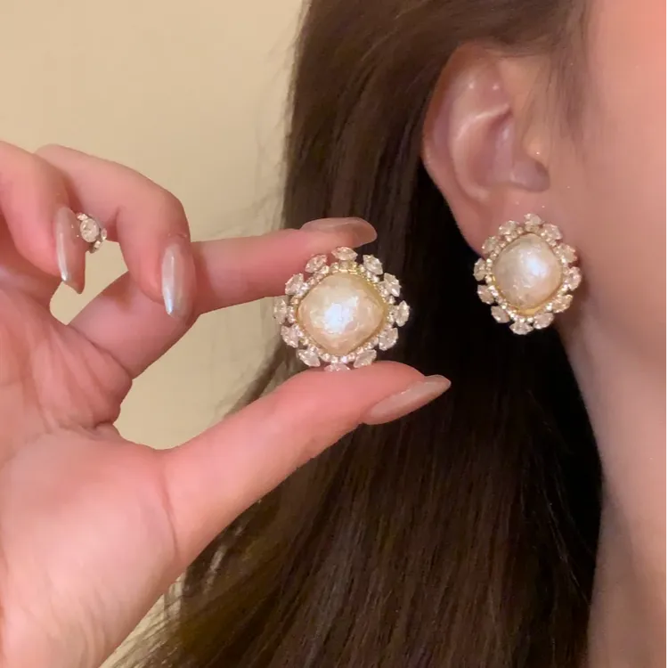 铜合金锆石耳饰 秋冬法式轻奢爆闪棉花珠方糖耳环女气质耳针耳饰