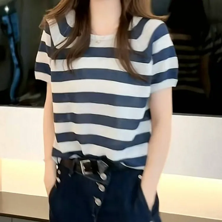 设计感洋气条纹拼色上衣女2025夏季新款轻奢减龄显瘦短袖针织衫