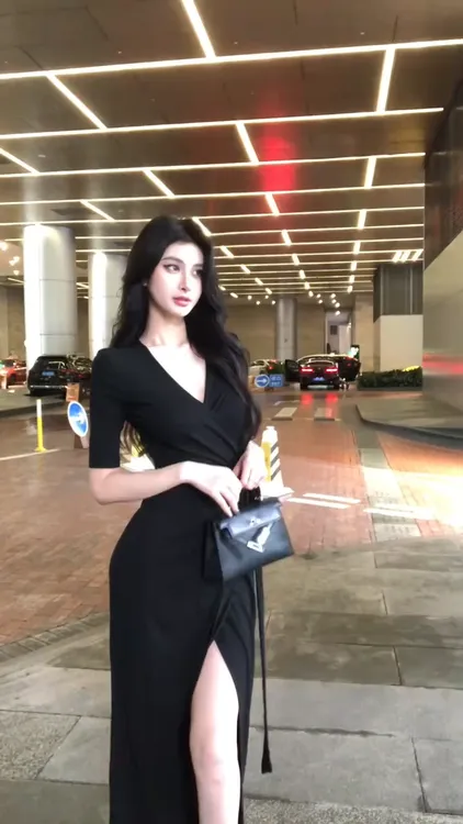 2025夏季新款时尚连衣裙气质显瘦洋气休闲百搭性感辣妹不规则长裙