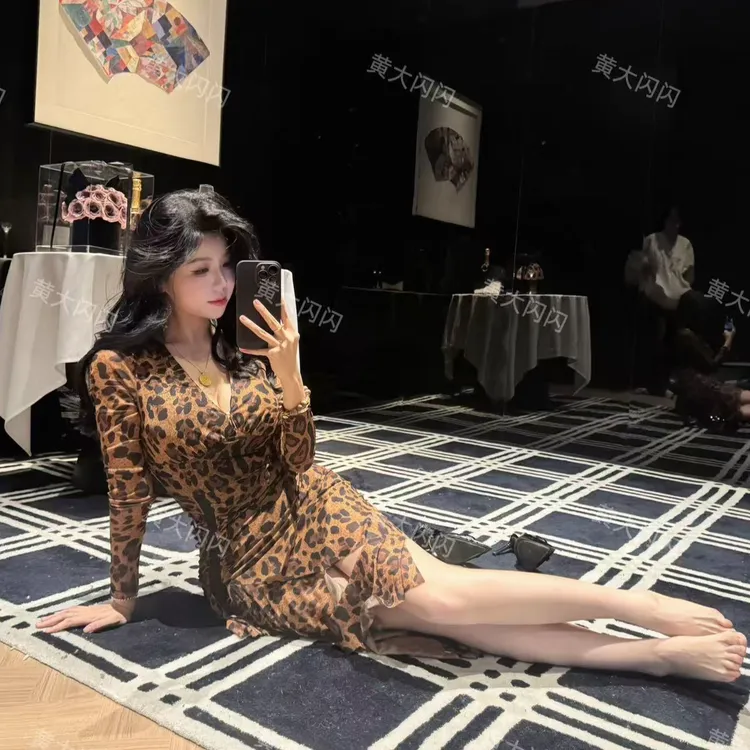 【HDSS】(西部女郎)随拍秋款纯欲性感显瘦长袖修身连衣裙ZZF6620