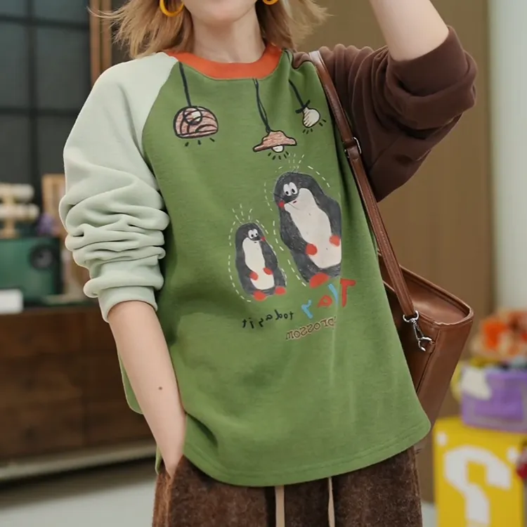 冬季加绒加厚插肩袖撞色卡通数码宽松卫衣女LK2508171