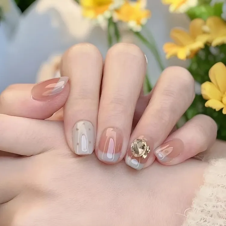 【玛丽亚】裸色冰透短款显白手工穿戴甲时尚气质法式美甲贴片新款