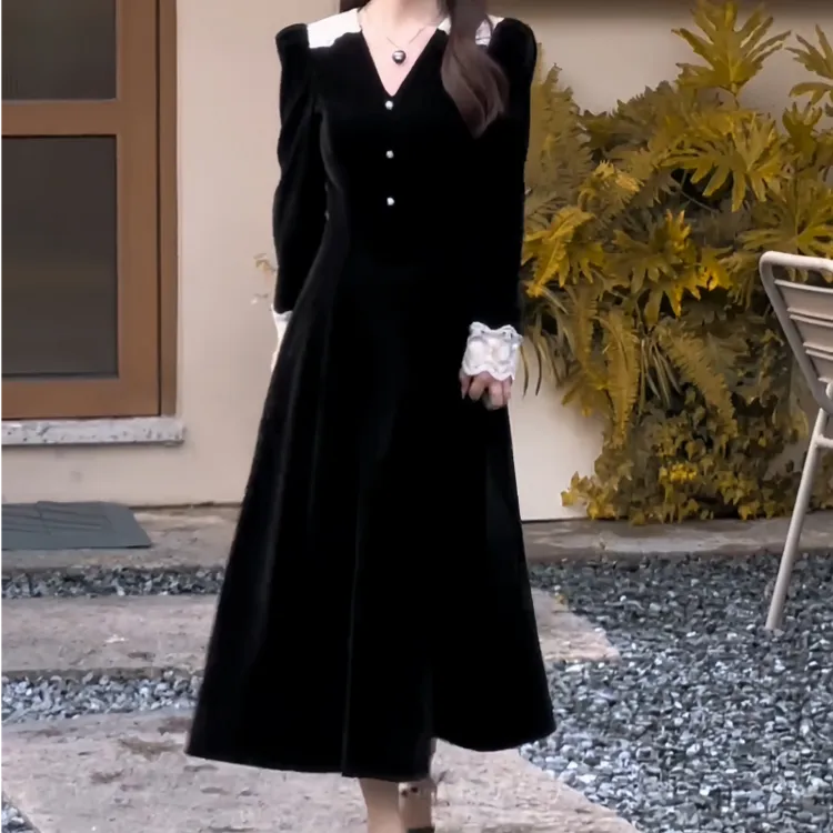 法式赫本风丝绒连衣裙女重工轻奢中长款裙收腰显瘦胖MM早秋小黑裙