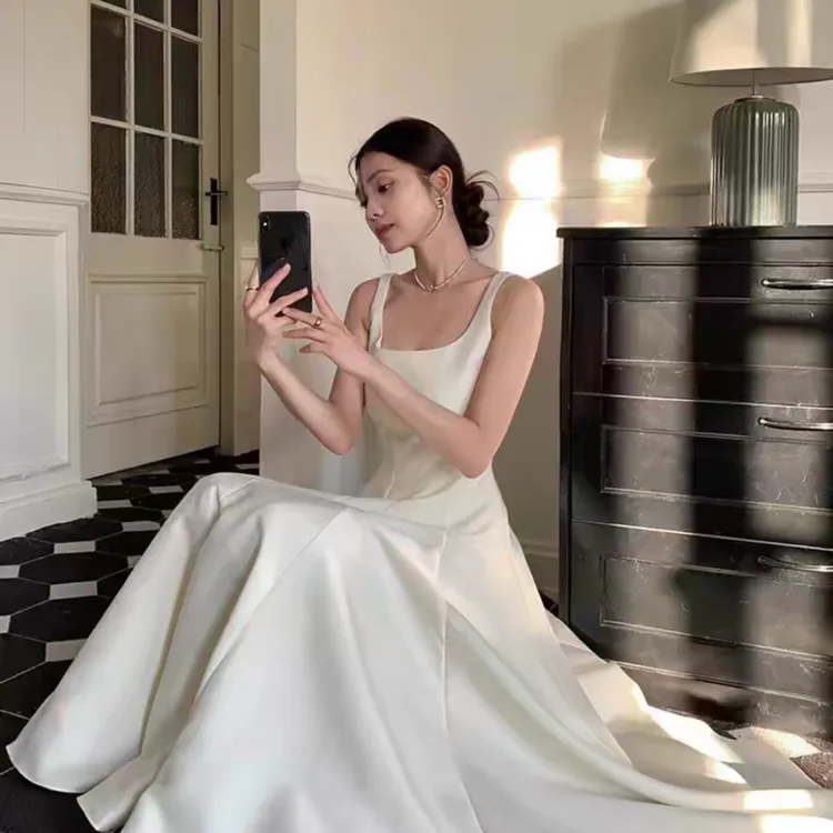 秋季赫本裙设计感收腰显瘦光泽感高级后妈裙2025新款爆款洋气