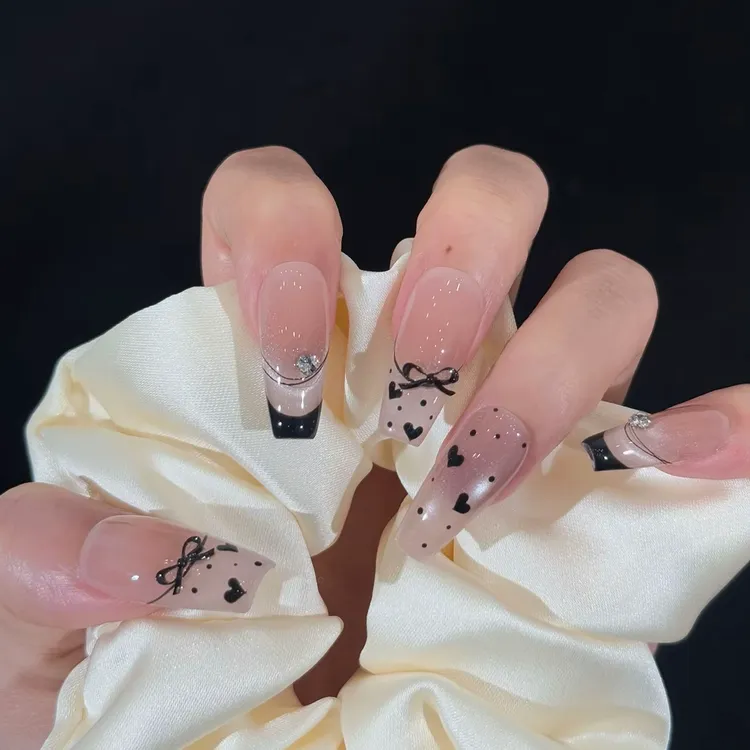 【云love美甲】纯手工穿戴甲黑边蕾丝法式蝴蝶结纯欲气质显白美甲