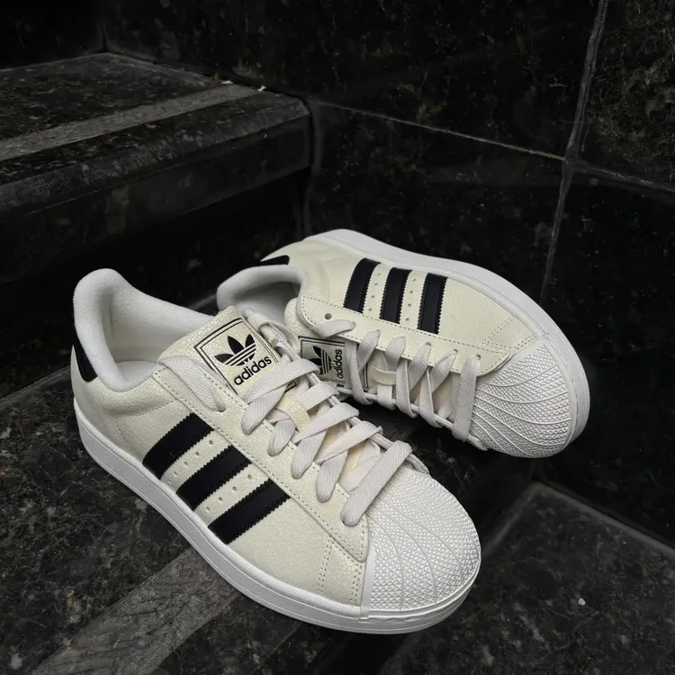 adidas三叶草SUPERSTAR II SHOES 经典贝壳头运动板鞋 JS4013