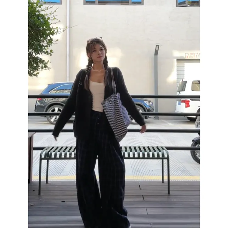 休闲穿搭女士秋季吊带内搭厚款慵懒风小众针织外套格子阔腿直筒裤