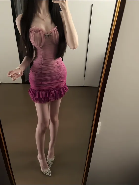 纯欲风性感辣妹粉色渐变吊带连衣裙漂亮独特气质收腰修身包臀短裙