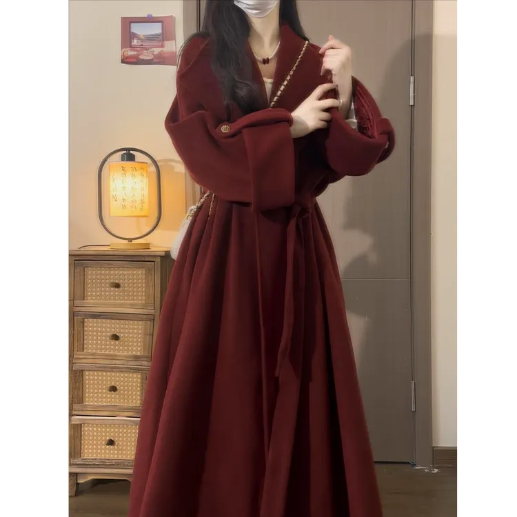 新年战袍赫本风中古毛呢大衣女秋冬季新款气质红色长款外套女