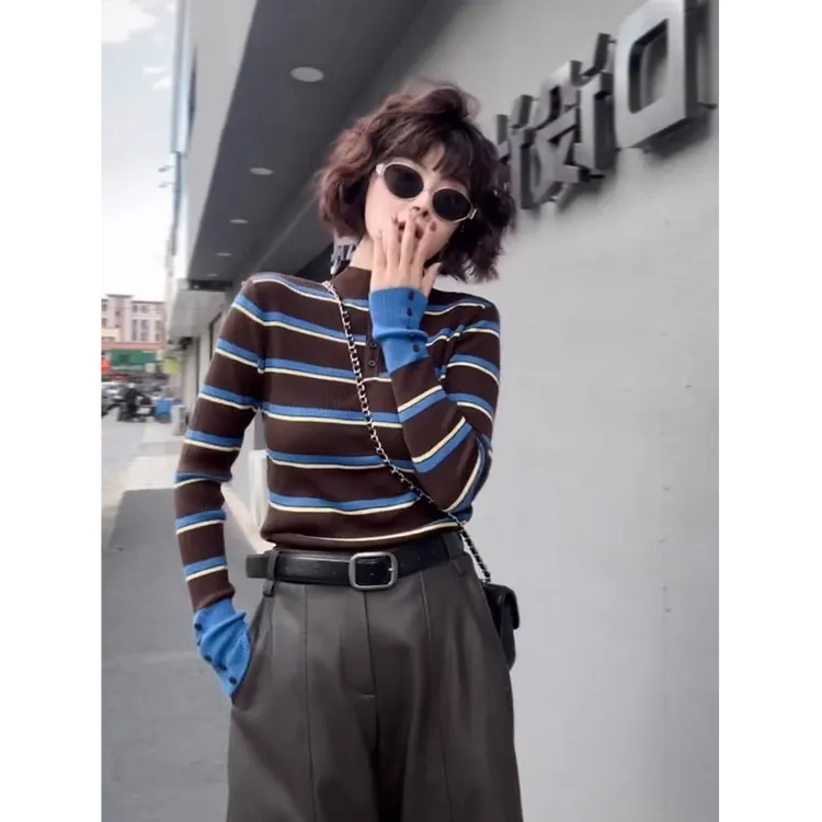 咖色条纹半高领长袖针织打底衫女秋冬保暖软糯毛衣设计感内搭上衣