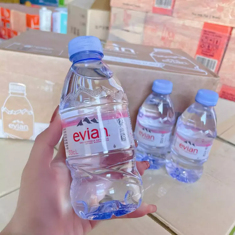法国进口天然矿泉水整箱330mll弱碱矿泉水