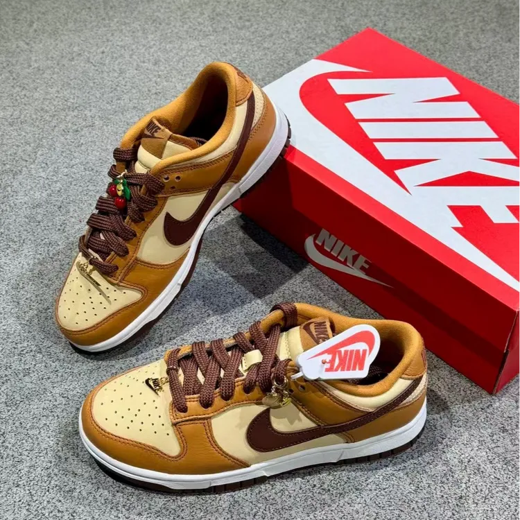 NIKE耐克 DUNK LOW 女款焦糖米棕低帮舒适复古休闲板鞋官方正品