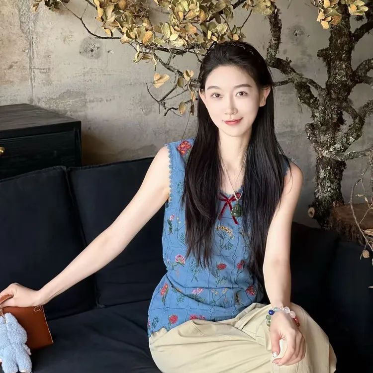 OUDOCKEE 鸥鸥 【鲜花】 V领碎花刺绣蕾丝边背心 S2503X502T