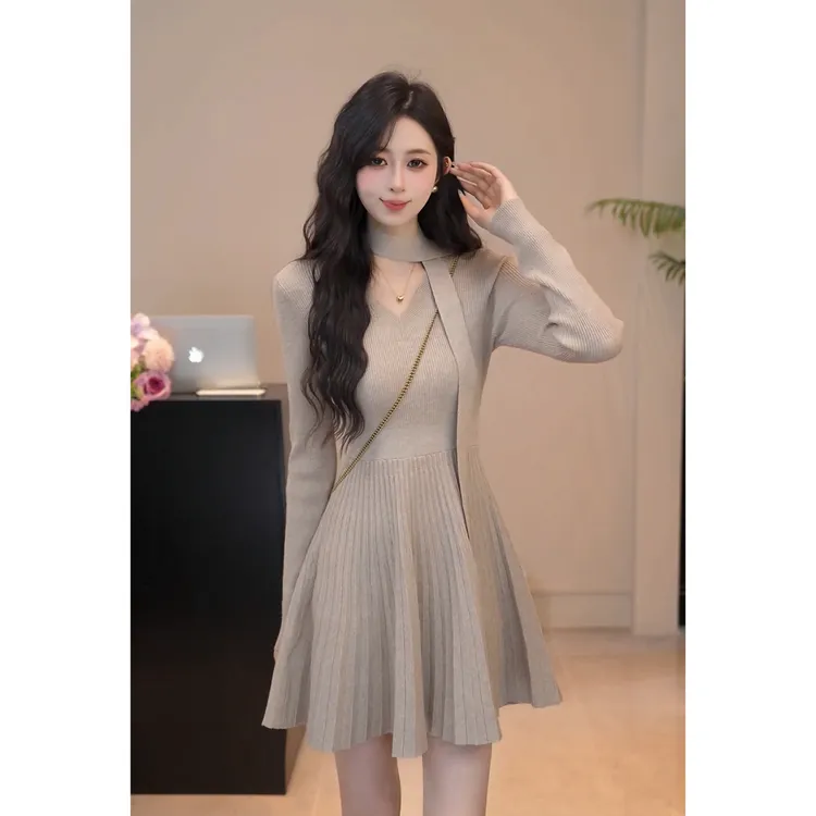 YUANLIANSU/圆脸酥【秋月如镜】千金风修身气质V领针织连衣裙女秋冬