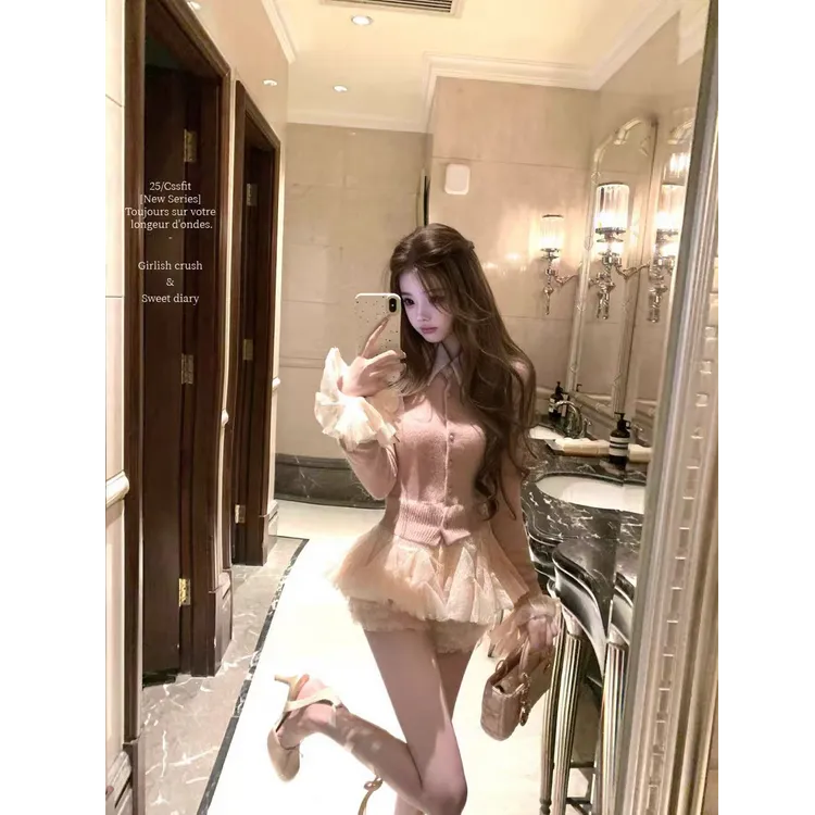 【雪与告别式】秋冬新款蕾丝粉假两件针织开衫配蕾丝蛋糕短裤两件套