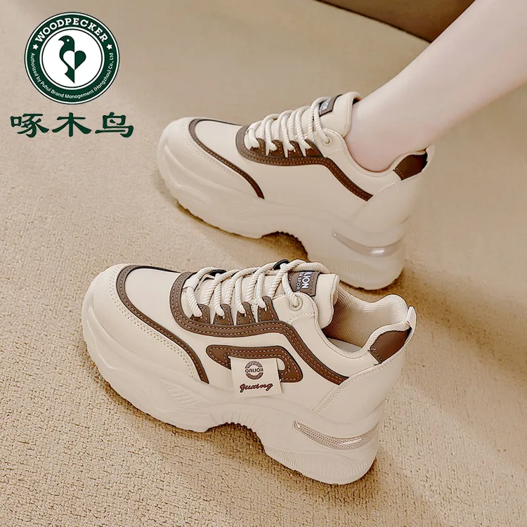 啄木鸟品牌踩屎感皮面休闲运动鞋女2025秋季新款内增高8cm老爹鞋