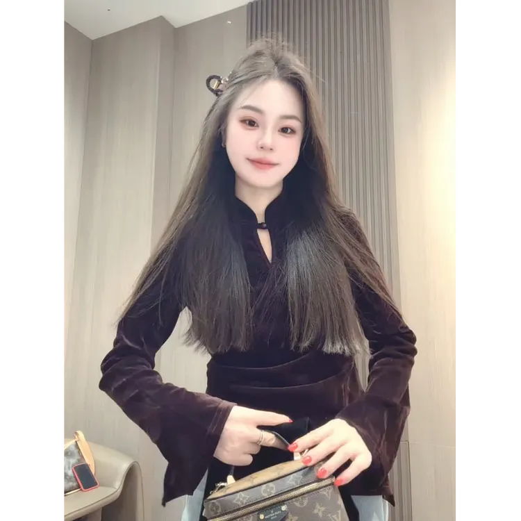 今年秋冬超火爆款穿搭ins风2025新款韩版气质减龄喇叭袖长袖衬衫