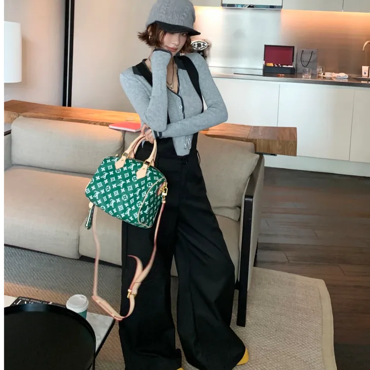 修身休闲风设计感薄款翻领针织上衣秋季时尚套装宽松洋气背带裤女