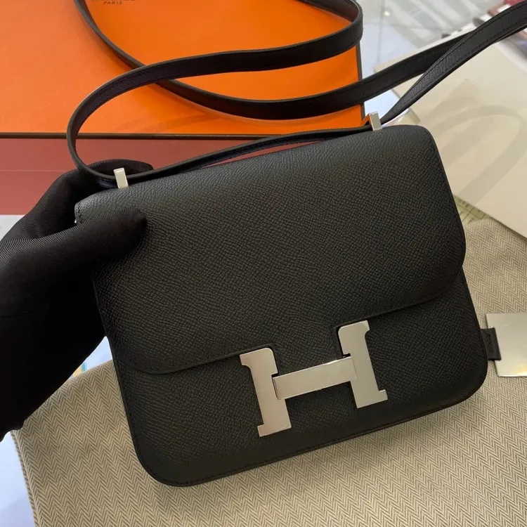 未使用 Hermes/爱马仕 小花Jerry 康康 19 带镜子 黑色 K 银扣 