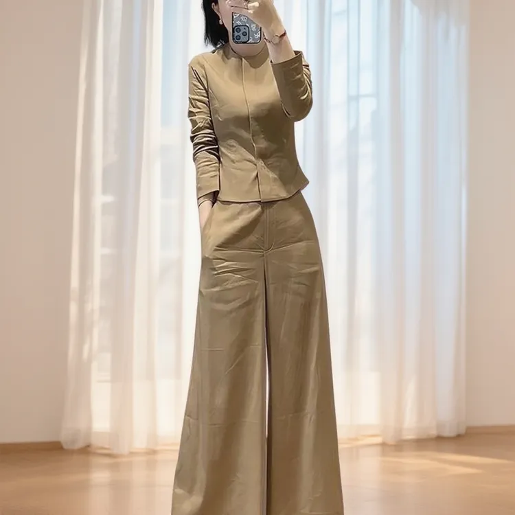 立赐高端气质小香风掐腰卡其色上衣套装大方得体穿搭一整套巨好看