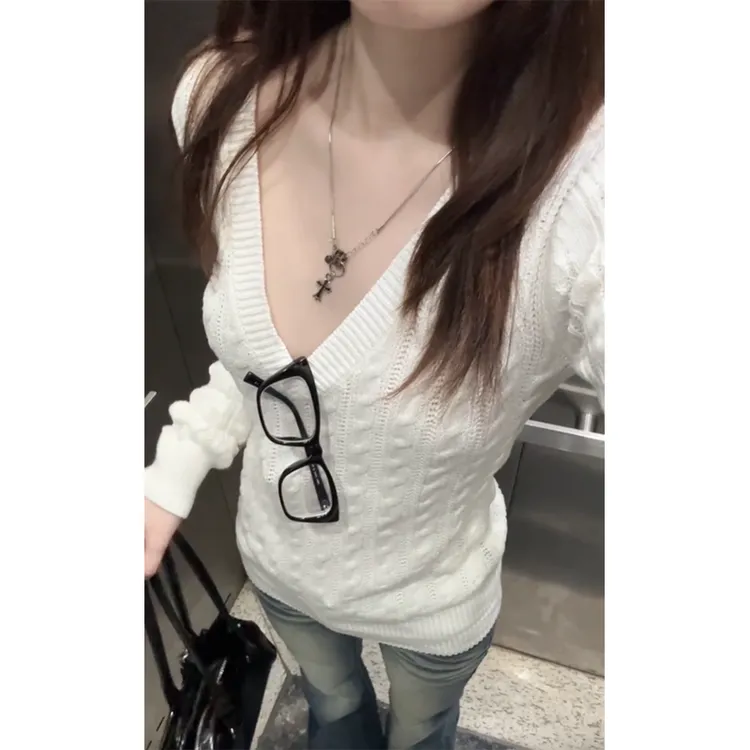 现货！韩系白色V领修身长袖针织衫女秋季新款简约休闲气质显瘦上衣