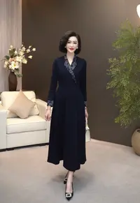 2025秋季高奢藏蓝色弹力梭织浮雕提花时尚奢雅高级感连衣裙WF3329