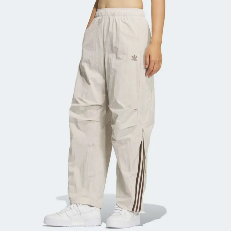 Adidas/阿迪达斯三叶草女子流光风亚麻色宽松梭织长裤KS3325