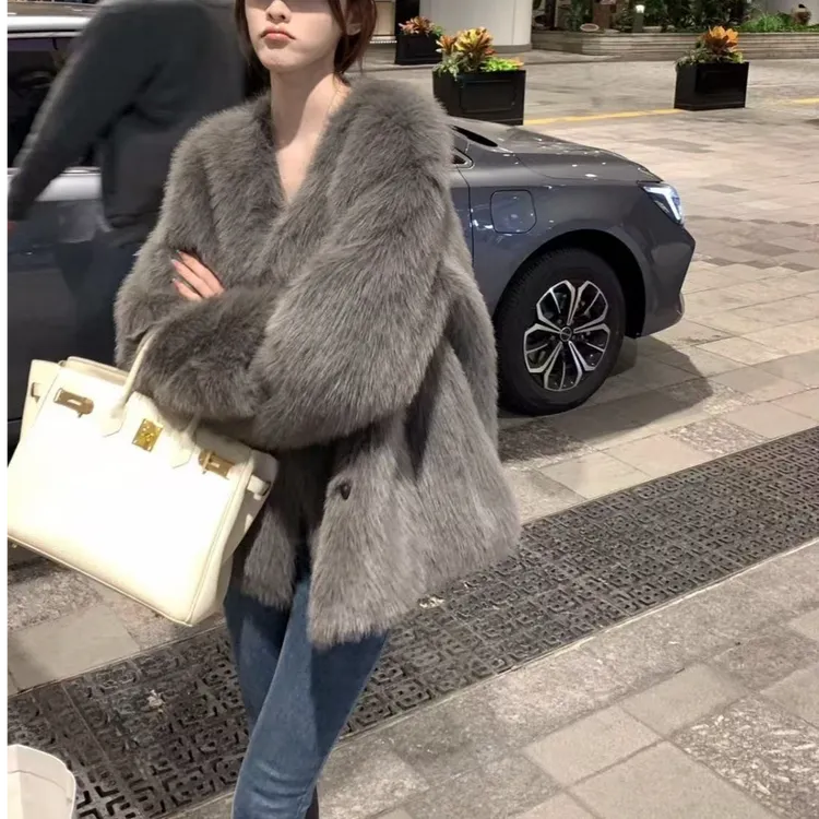 气质名媛小香风毛毛外套女秋冬季新款高档时尚加厚宽松大衣短上衣