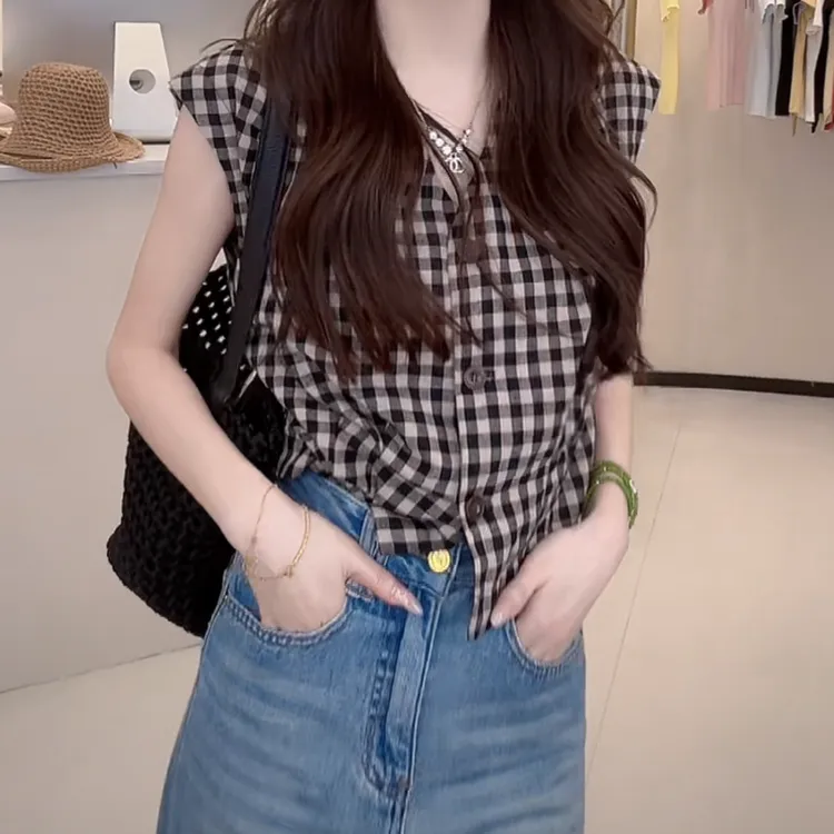 时尚百搭V领褶皱短袖格子衬衫 女2025春夏新款洋气甜美风格衣服