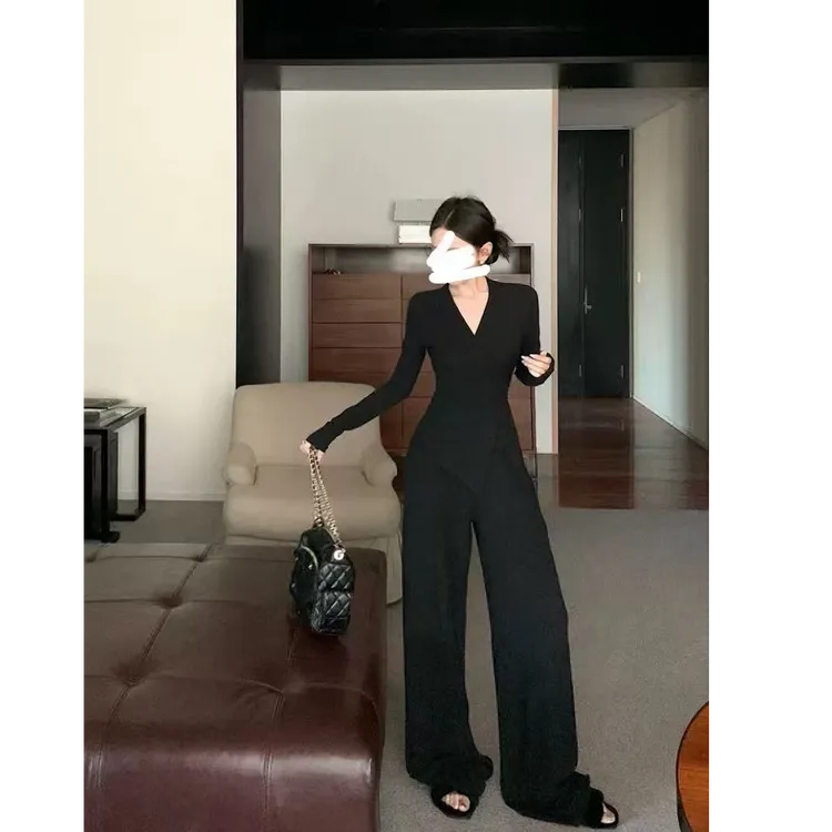 2025年秋季新款开叉法式纯欲风时尚套装秋季性感轻职风简约风套装