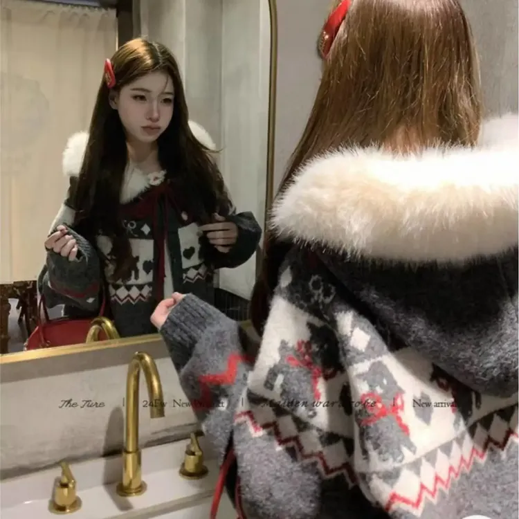 可爱刺绣撞色连帽毛衣外套女秋冬穿搭甜美减龄宽松慵懒风针织开衫