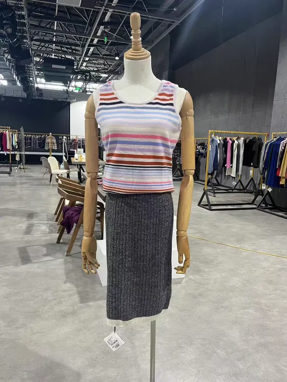 百搭显瘦女士通勤打底吊带修身型宽松型背心时尚夏季