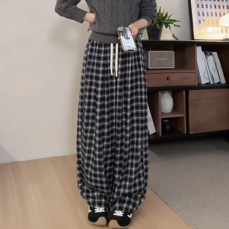 “时髦自由派”2025秋季垂软减龄松弛感色织格纹休闲裤女LK2506545