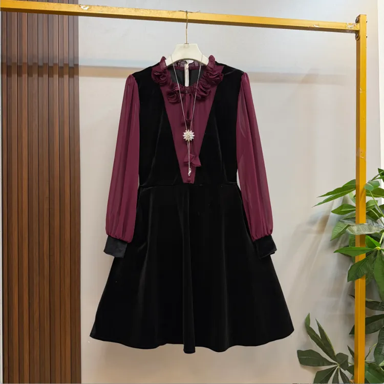 秋季新款时尚洋气法式立体花朵领口设计丝绒拼接大码显瘦连衣裙