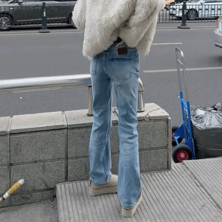 2025秋冬新款水洗修身牛仔微喇裤大码女装高腰显瘦加绒加厚喇叭裤