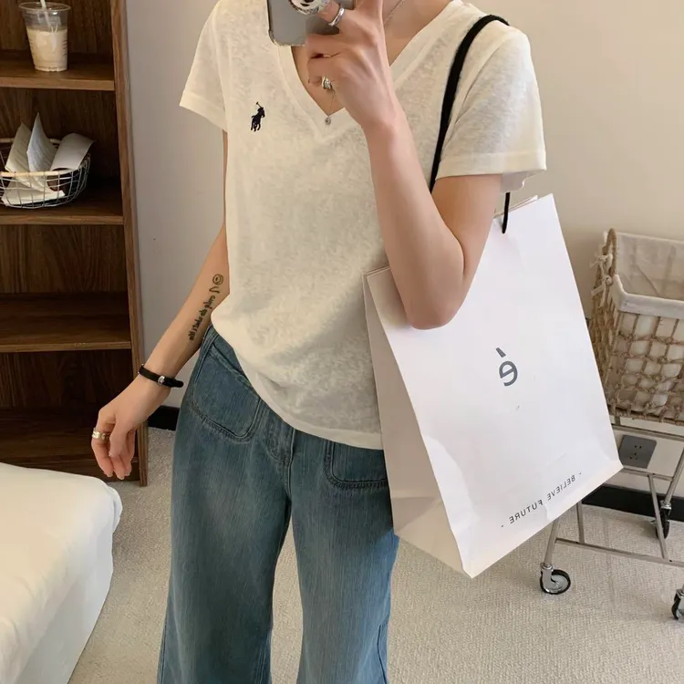 V领显瘦百搭设计感小众 竹节棉T恤