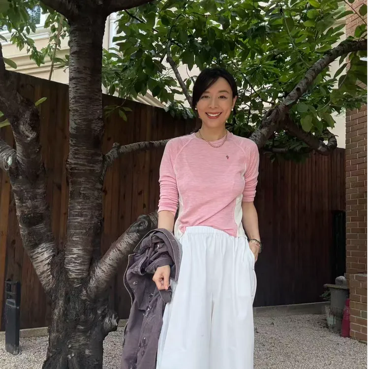 静初高品质精纺羊毛圆领针织衫粉色拼接插肩袖高级感时尚套头衫ZF