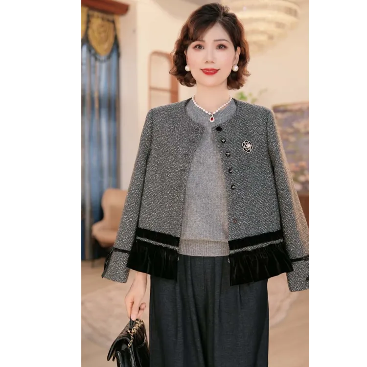 年轻妈妈秋装时尚小香风外套2025新款洋气中老年女装贵夫人上衣服