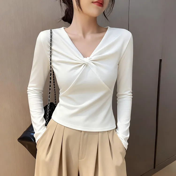 2025新款秋冬V领扭结长袖打底衫女内搭白色正肩小众洋气显瘦上衣