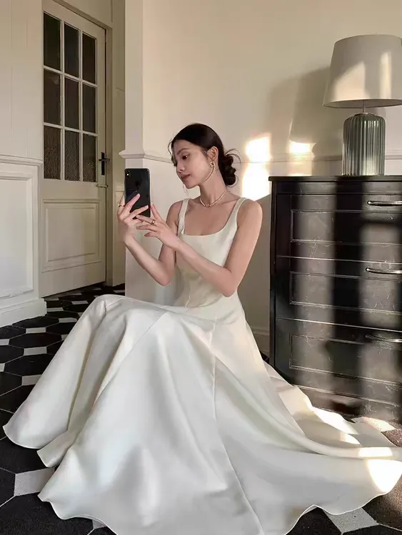 春秋季与茧赫本设计感收腰显瘦光泽感高级后妈裙2025新款爆款洋气