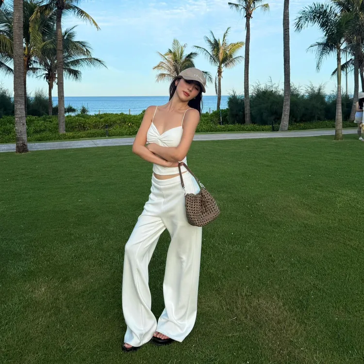 2025夏季新款时尚打底吊带背心气质显瘦洋气休闲百搭性感辣妹外出