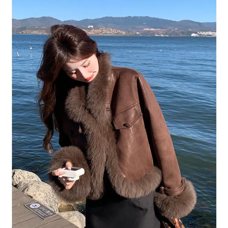 美拉德轻奢气质皮毛一体羽绒服女2025冬新款高端洋气毛绒拼接外套