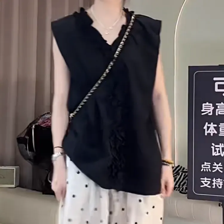 设计师木耳边v领无袖花边甜美减龄上衣2025夏季新款时尚通勤百搭