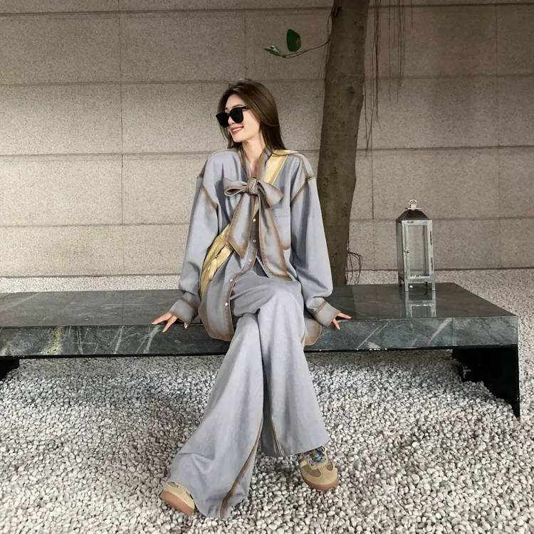 浅蓝色松弛感时尚休闲牛仔套装女2025秋新款长袖衬衫阔腿裤两件套